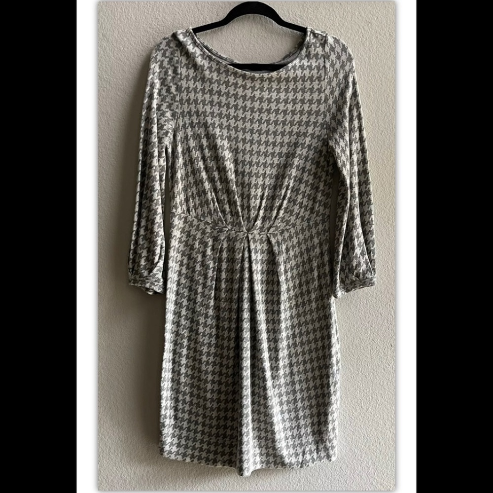 THEORY LONG SLEEVE GRAY ON GRAY HOUDSTOOTH PATTERN DRESS SIZE SMALL PRE-OWNED